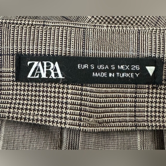 Zara Mixed Oxford
Plaid Mini Skirt size: S - Picture 6 of 7